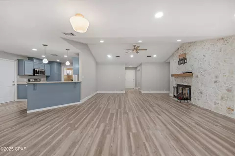 Living - 258 Wava Ave, Niceville, FL 32578 photo 3 of 4