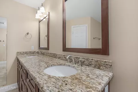 Bath - 258 Wava Ave, Niceville, FL 32578 photo 4 of 8