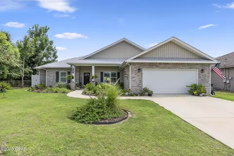 607 W 13th St, Lynn Haven, FL 32444