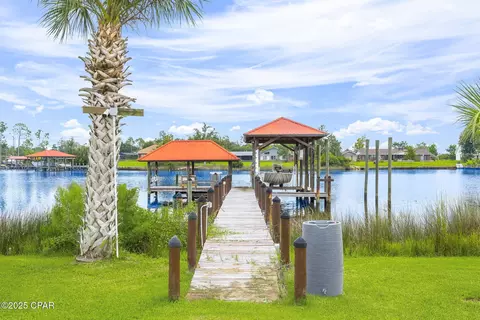 7122 Bay Crest Rd, Southport, FL 32409