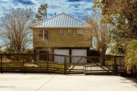 7325 Suwanee Ave, Southport, FL 32409