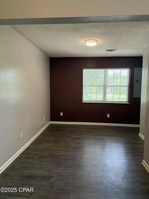 Living - 5947 Highway 2, Bascom, FL 32423 photo 5 of 5