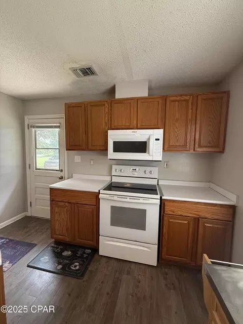 Kitchen - 5947 Highway 2, Bascom, FL 32423 photo 3 of 3