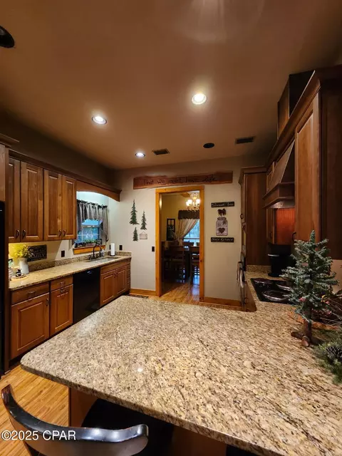 Kitchen - 3359 Antler Trl, Chipley, FL 32428 photo 6 of 11
