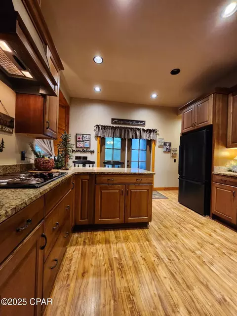 Kitchen - 3359 Antler Trl, Chipley, FL 32428 photo 7 of 11