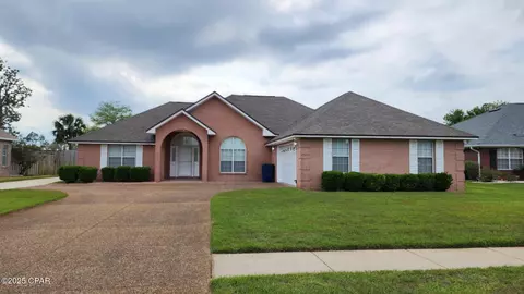 2513 Parkwood Dr, Panama City, FL 32405