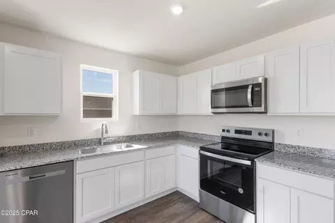 Kitchen - 4127 Aquarius Dr, Chipley, FL 32428 photo 3 of 3