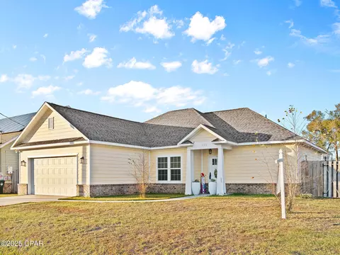 1008 E 10th St, Lynn Haven, FL 32444