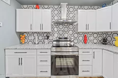 Kitchen - 4093 Waycross Pl, Chipley, FL 32428 photo 2 of 3