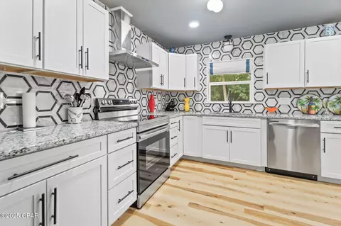Kitchen - 4093 Waycross Pl, Chipley, FL 32428 photo 3 of 3