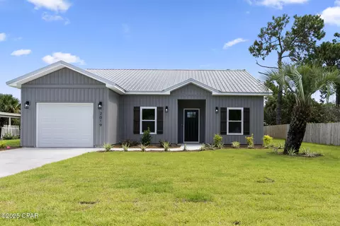 2019 Twin Oaks Dr, Panama City, FL 32408