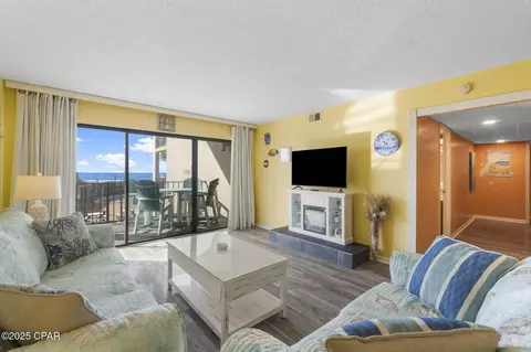 8815 Thomas Dr #207, Panama City, FL 32408