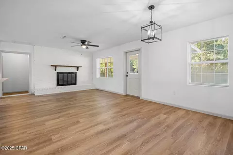 Living - 1465 Old Mill Rd, Chipley, FL 32428 photo 3 of 4