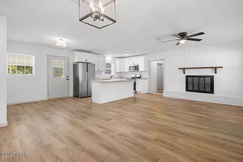 Living - 1465 Old Mill Rd, Chipley, FL 32428 photo 2 of 4