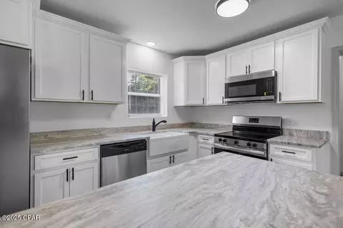 Kitchen - 1465 Old Mill Rd, Chipley, FL 32428 photo 4 of 6