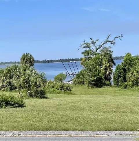 306 Bunkers Cove Rd, Panama City, FL 32401