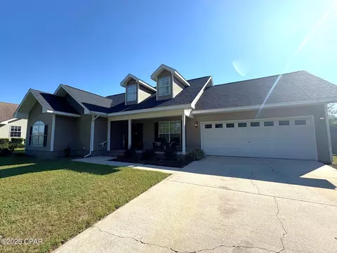 2510 Woods View Dr, Marianna, FL 32446
