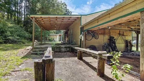 Exterior - 1730 Firetower Rd, Chipley, FL 32428 photo 4 of 7