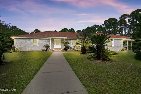 895 Mallet Bayou Rd, Freeport, FL 32439