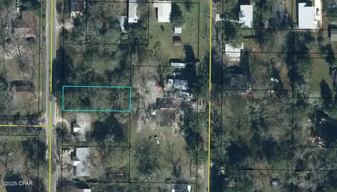 525 4th St, Chipley, FL 32428