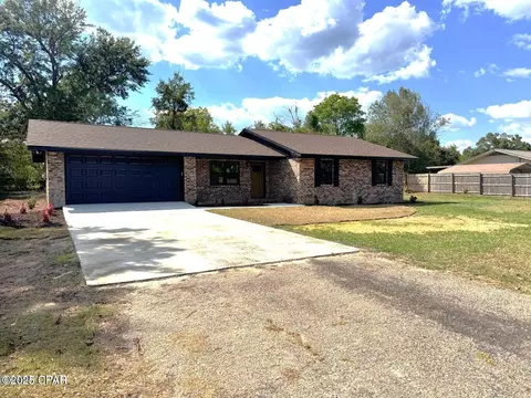2933 Wildwood Cir, Marianna, FL 32448