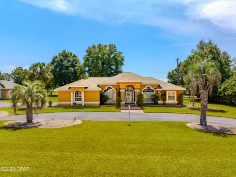 5239 Oak Dr, Marianna, FL 32446