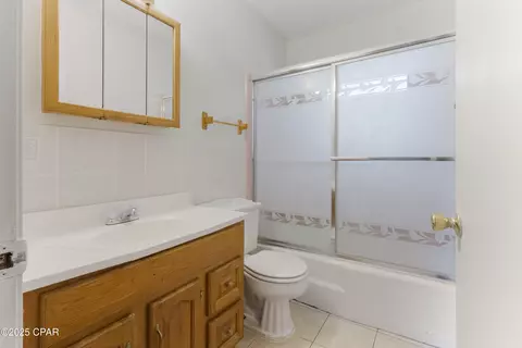 Bath - 540 4th St, Chipley, FL 32428 photo 1 of 1