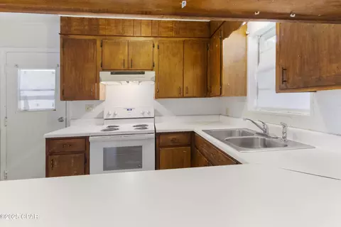 Kitchen - 540 4th St, Chipley, FL 32428 photo 4 of 4