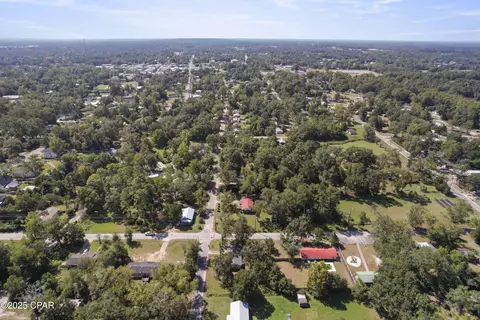 View/Area - 540 4th St, Chipley, FL 32428 photo 5 of 10