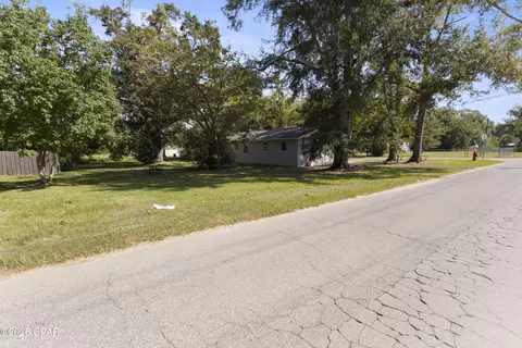 Exterior - 540 4th St, Chipley, FL 32428 photo 5 of 5