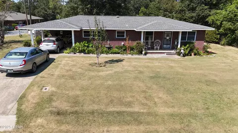 703 S Weeks St, Bonifay, FL 32425