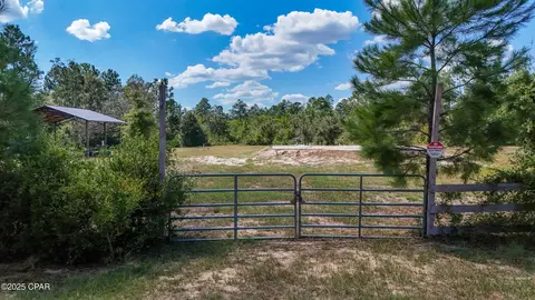 17485 Woodland Ave, Fountain, FL 32438