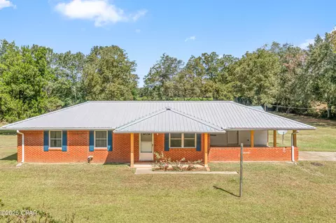 762 Triangle Dr, Graceville, FL 32440