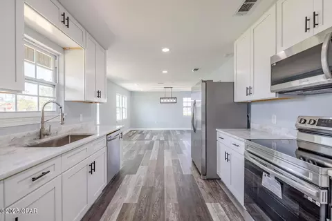 502 E Pine Forest Dr, Lynn Haven, FL 32444 photo 6