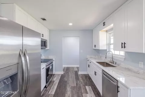 502 E Pine Forest Dr, Lynn Haven, FL 32444 photo 4