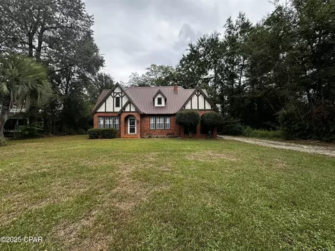 2986 Daniels St, Marianna, FL 32446