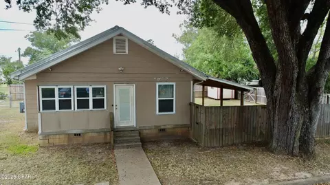 107 N Bolivar St, Chattahoochee, FL 32324