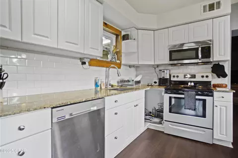 Kitchen - 133 Devane Rd, Chattahoochee, FL 32324 photo 3 of 4