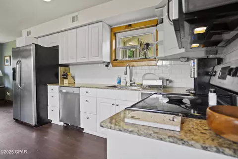 Kitchen - 133 Devane Rd, Chattahoochee, FL 32324 photo 2 of 4