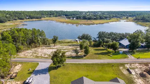 1 Pine Ridge Dr, Chipley, FL 32428