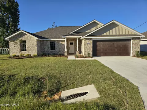 863 E 12th St, Lynn Haven, FL 32444