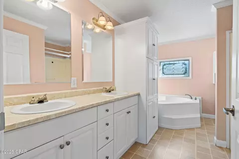 Bath - 1697 Clayton Rd, Chipley, FL 32428 photo 1 of 5