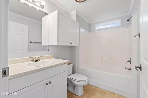Bath - 1697 Clayton Rd, Chipley, FL 32428 photo 3 of 5