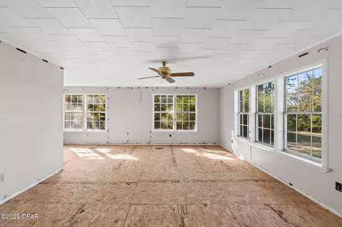 Living - 1697 Clayton Rd, Chipley, FL 32428 photo 3 of 7