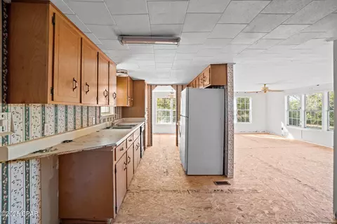 Kitchen - 1697 Clayton Rd, Chipley, FL 32428 photo 4 of 5