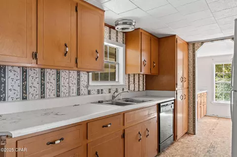 Kitchen - 1697 Clayton Rd, Chipley, FL 32428 photo 5 of 5