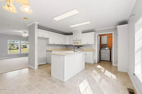 Kitchen - 1697 Clayton Rd, Chipley, FL 32428 photo 2 of 5