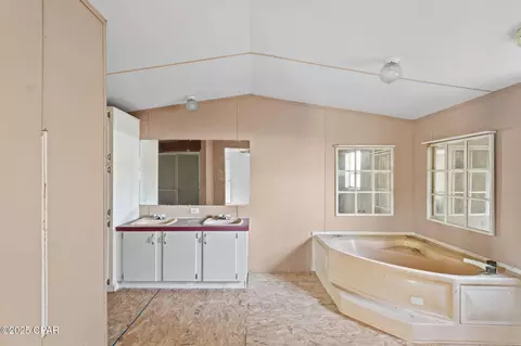 Bath - 1697 Clayton Rd, Chipley, FL 32428 photo 5 of 5