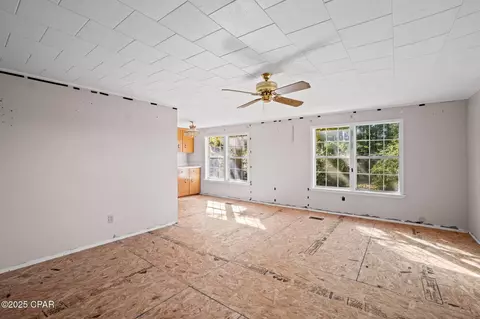 Living - 1697 Clayton Rd, Chipley, FL 32428 photo 4 of 7