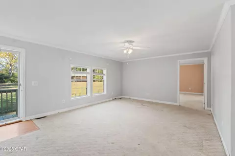Living - 1697 Clayton Rd, Chipley, FL 32428 photo 2 of 7
